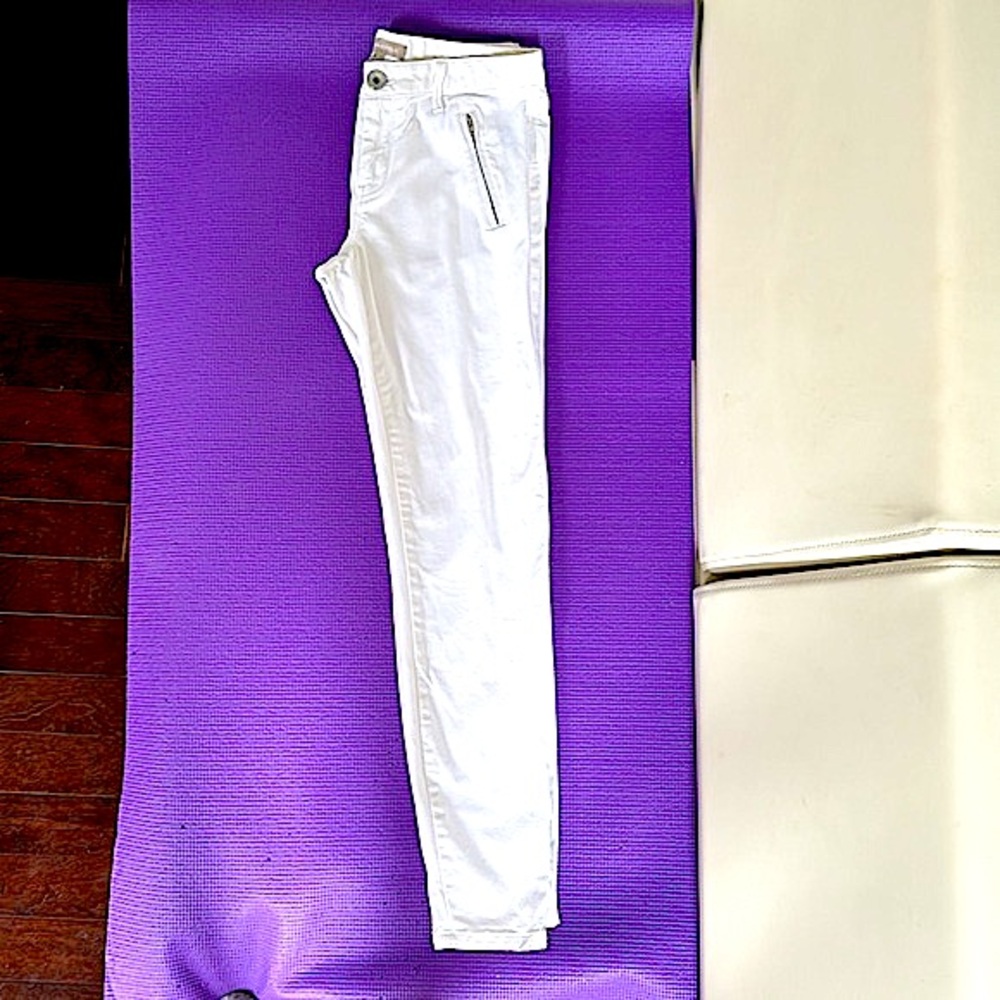 Banana Republic Brushed Cotton Off-White Cropped Jeans W/ Zippers - Picture 6 of 7